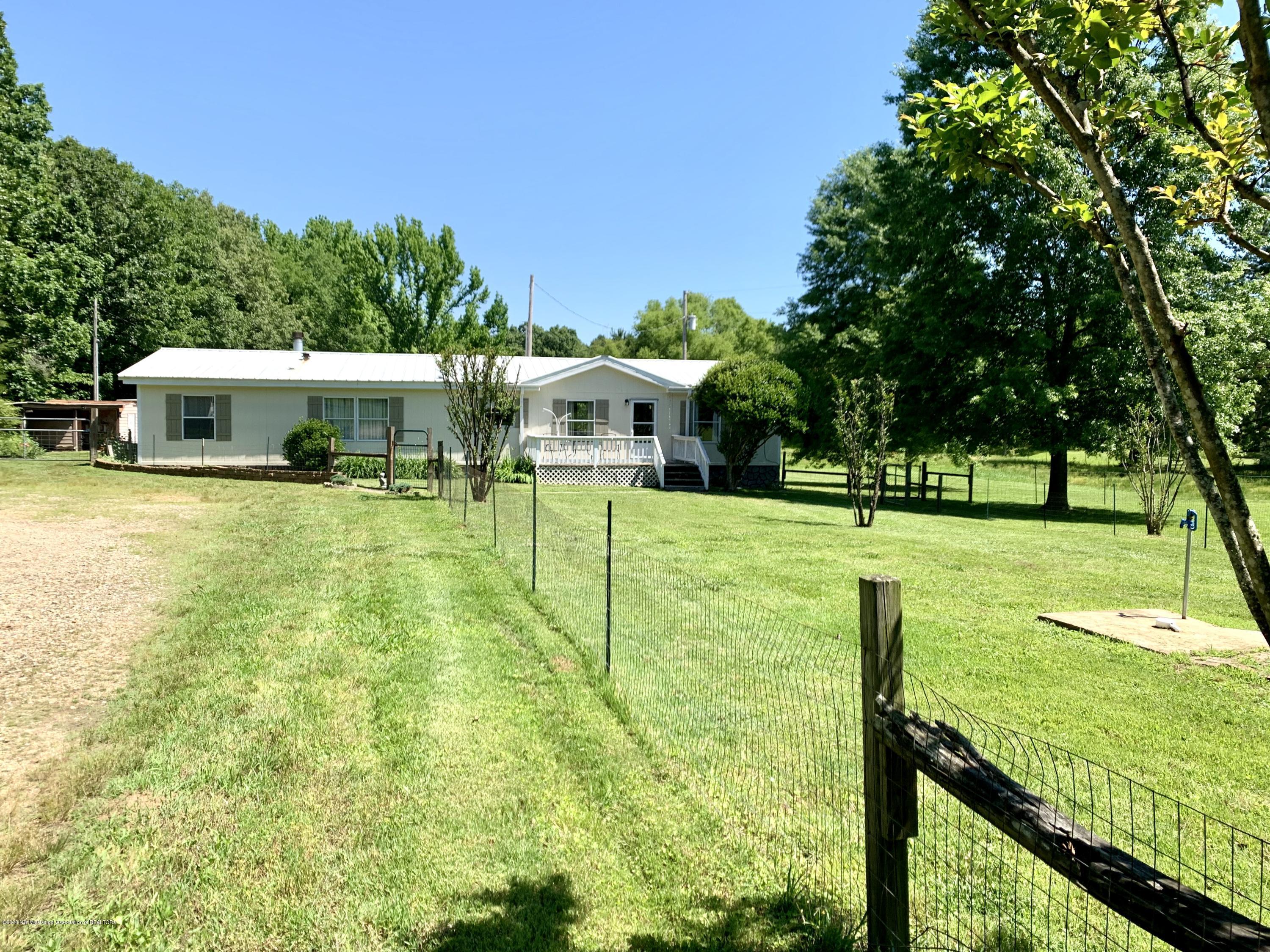 364 Burton Road Holly Springs, MS 38635 - Photo 3 of 35 86445CFC-EDC5-472F-8251-D7AD4B0565D5