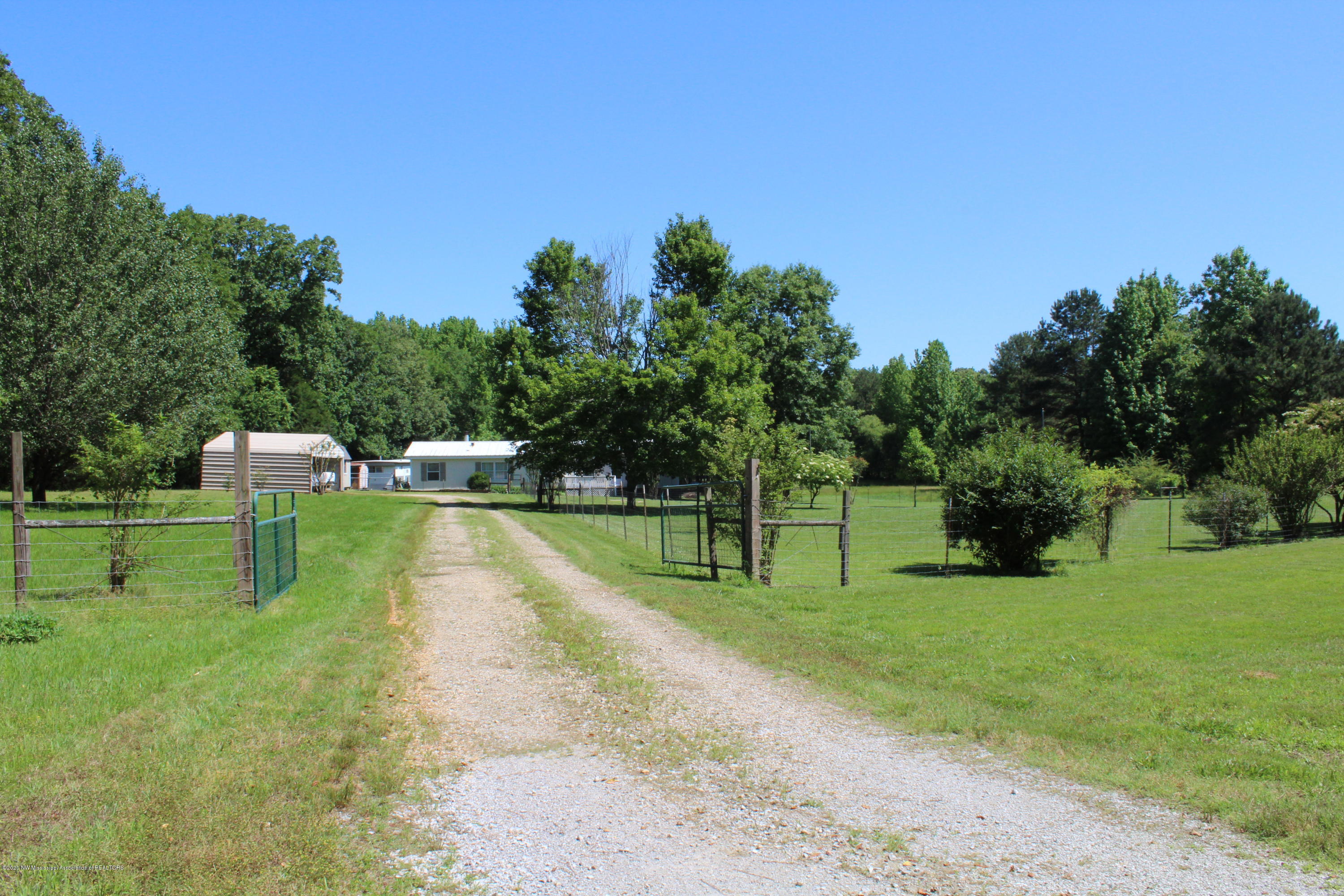 364 Burton Road Holly Springs, MS 38635 - Photo 4 of 35 4C3134D2-B41C-4933-93E7-DE327B39F1E4