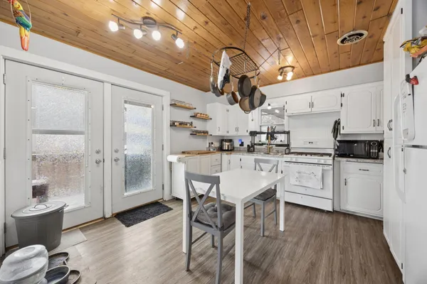 $309,900 | 416 East Broadway, Osseo, MN 55369