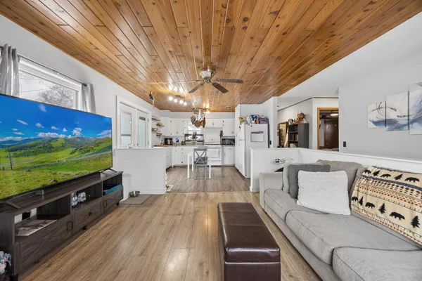 $309,900 | 416 East Broadway, Osseo, MN 55369