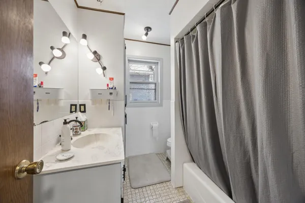 $309,900 | 416 East Broadway, Osseo, MN 55369