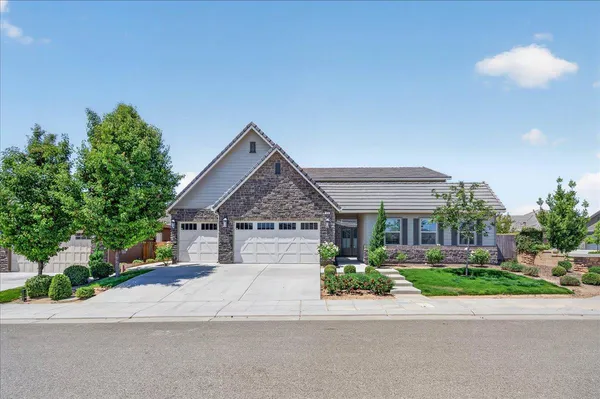 $839,900 | 338 Boulder Drive South, Madera, CA 93636
