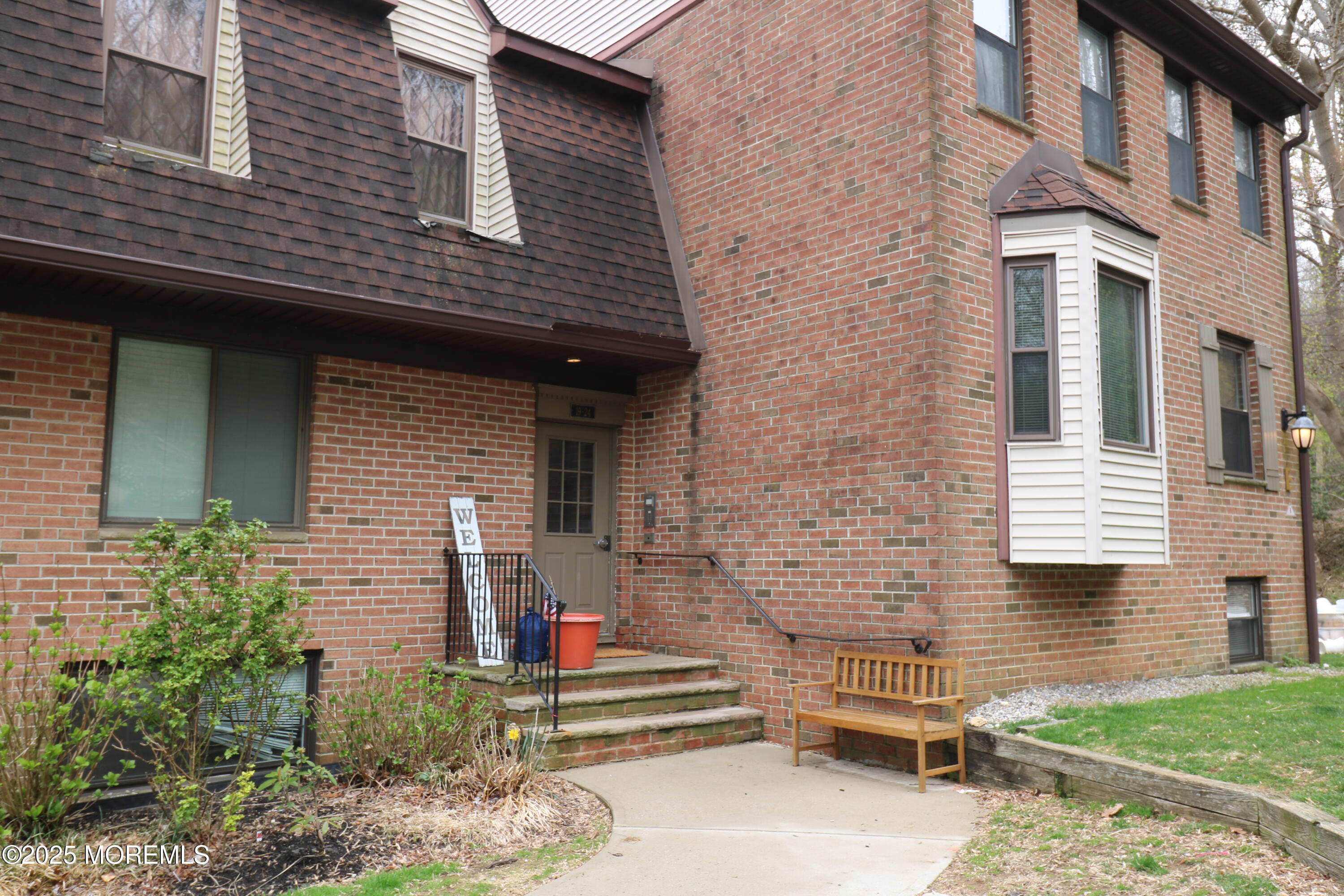 200 Portland Road, Unit E23 Highlands, NJ 07732 - Photo 3 of 33 a front view of a house with a yard