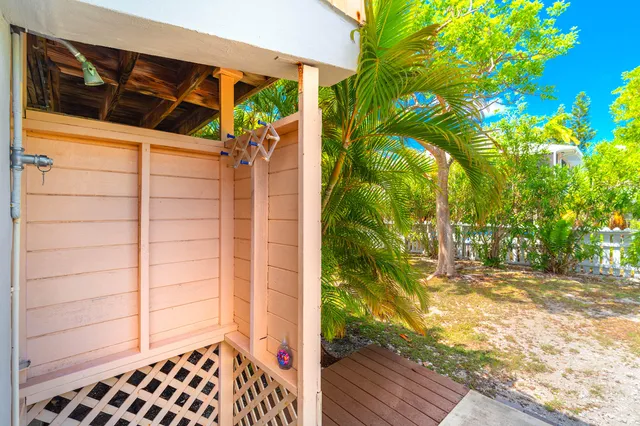 $1,099,000 | 17137 Bonita Lane West, Sugarloaf, FL 33042