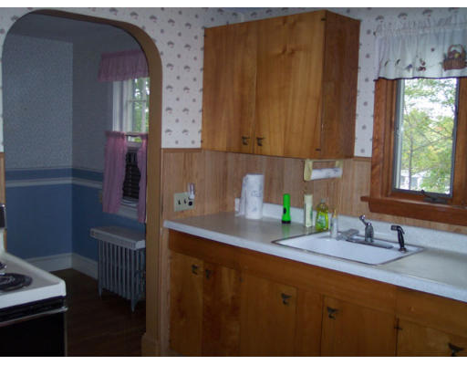 29 Beacon Street Reading, MA 01867 - Photo 3 of 6 Gallery Image 3