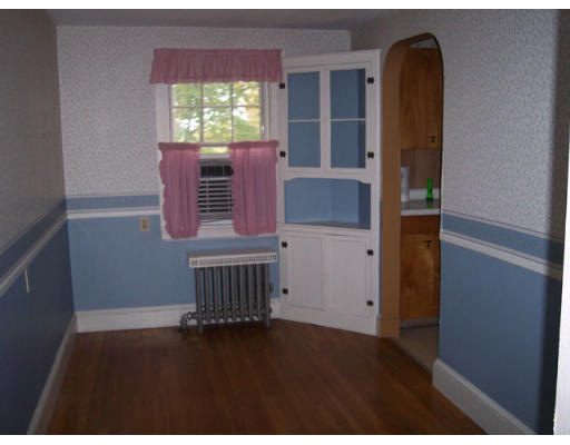 29 Beacon Street Reading, MA 01867 - Photo 4 of 6 Gallery Image 4