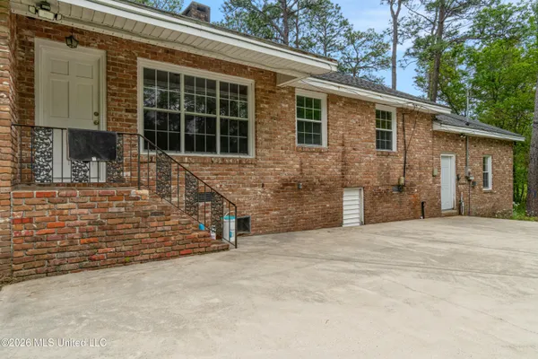 $474,900 | 2 Village Lane, Hattiesburg, MS 39402