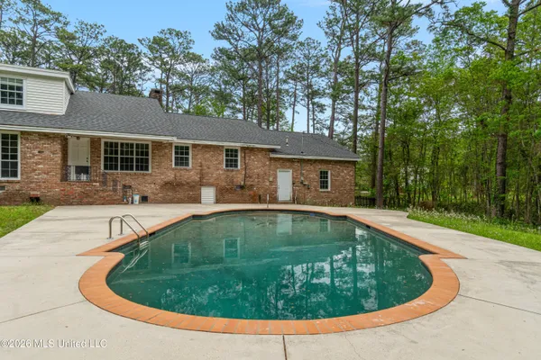 $474,900 | 2 Village Lane, Hattiesburg, MS 39402