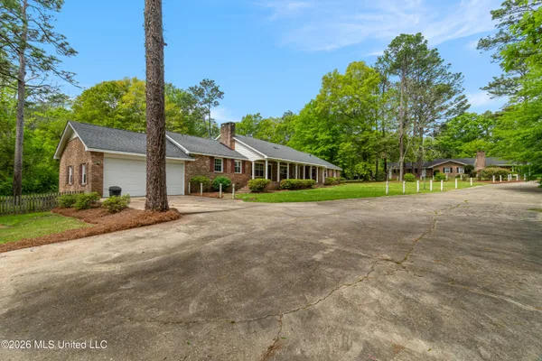 $474,900 | 2 Village Lane, Hattiesburg, MS 39402