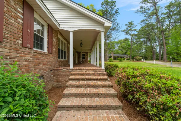 $474,900 | 2 Village Lane, Hattiesburg, MS 39402
