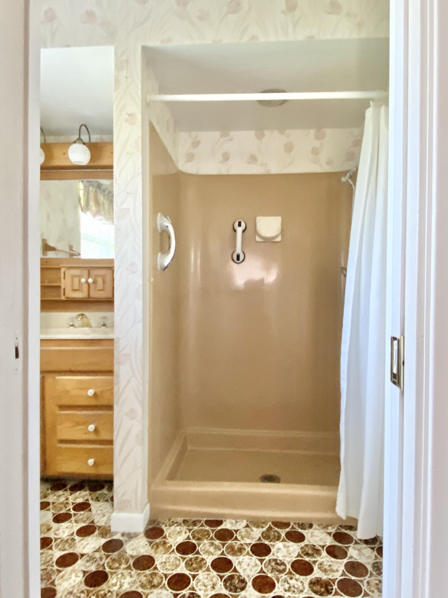 104 Cleveland Road Lake Worth, FL 33467 - Photo 35 of 47 Bathroom 1