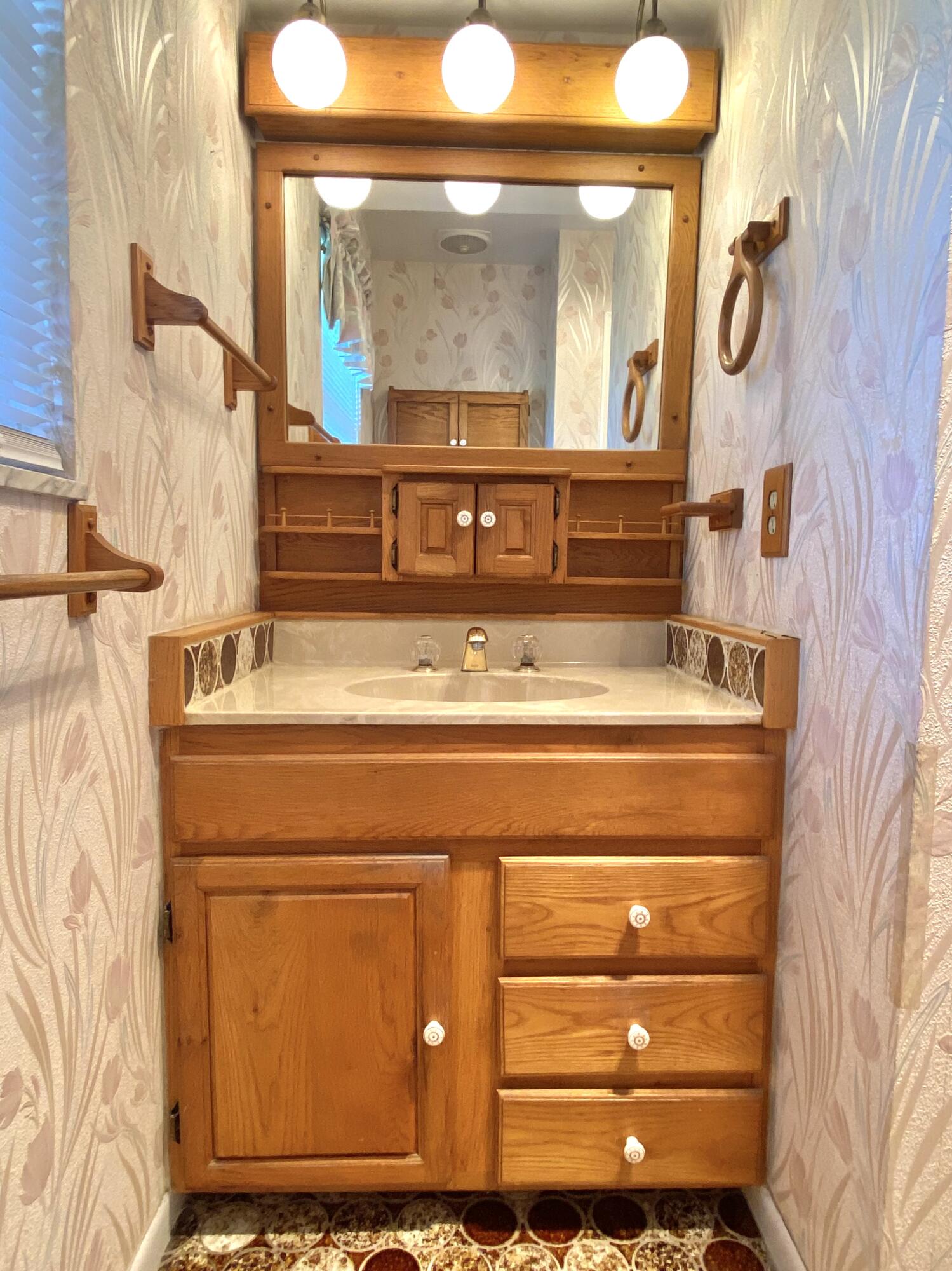 104 Cleveland Road Lake Worth, FL 33467 - Photo 38 of 47 Bathroom 1