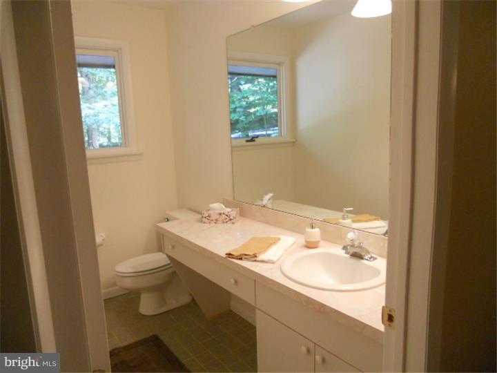 832 Crossan Road Newark, DE 19711 - Photo 15 of 24 Bathroom