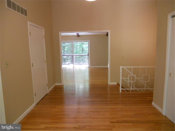832 Crossan Road Newark, DE 19711 - Photo 5 of 24 Foyer