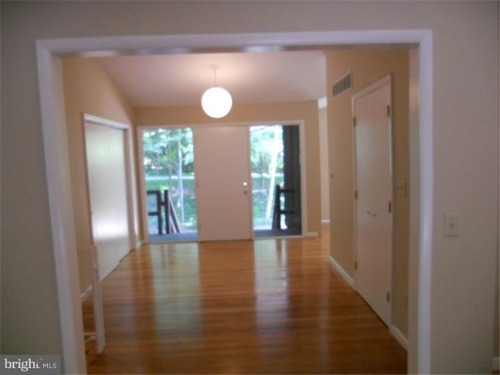 832 Crossan Road Newark, DE 19711 - Photo 6 of 24 Foyer