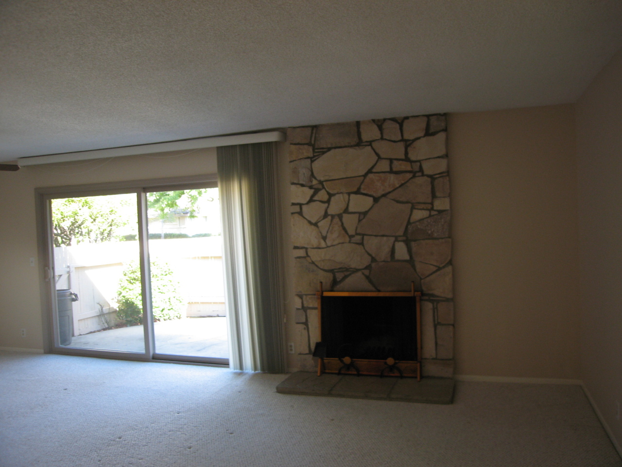 5788 Encina Road, Unit 2 Goleta, CA 93117 - Photo 2 of 10 Living