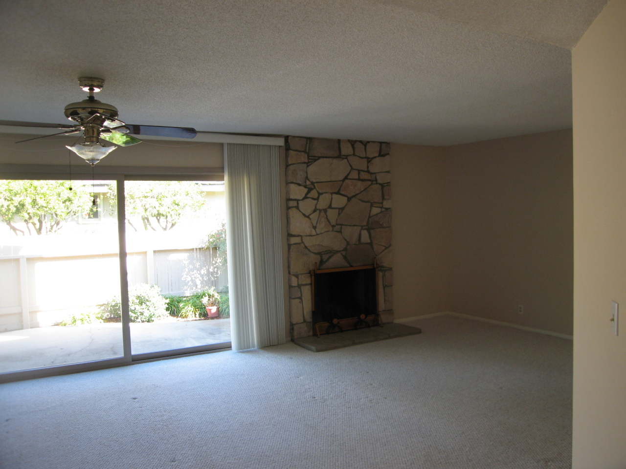 5788 Encina Road, Unit 2 Goleta, CA 93117 - Photo 3 of 10 Living