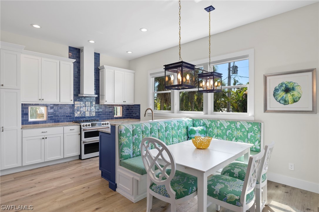 11517 Wightman Lane Captiva, FL 33924 - Photo 6 of 48 a kitchen with a table and chairs in it