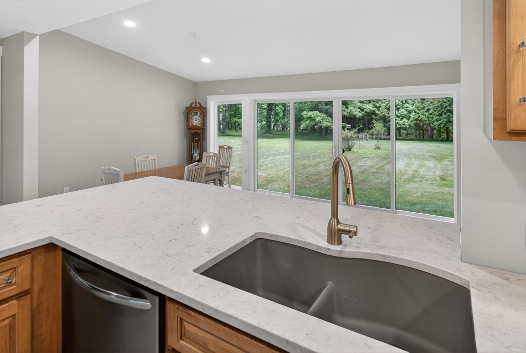 166 Ayrault Road Perinton, NY 14450 - Photo 9 of 49 Kraftmaid Maple cabinets with Quartz countertops