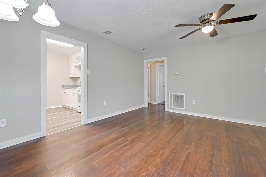 604 Ruth Street Baytown, TX 77520 - Photo 9 of 29 Gallery Image 9