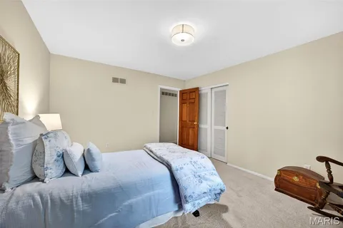 $475,000 | 12464 Meadow Green Place, St. Louis, MO 63141