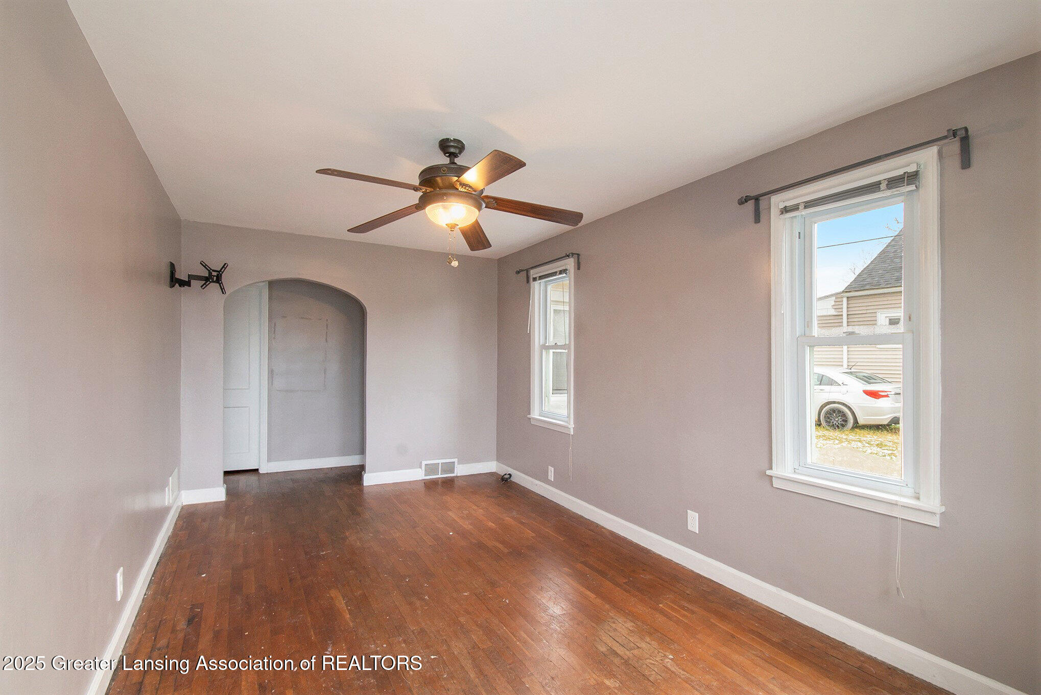 712 West Sheridan Road Lansing, MI 48906 - Photo 2 of 16 Living Room
