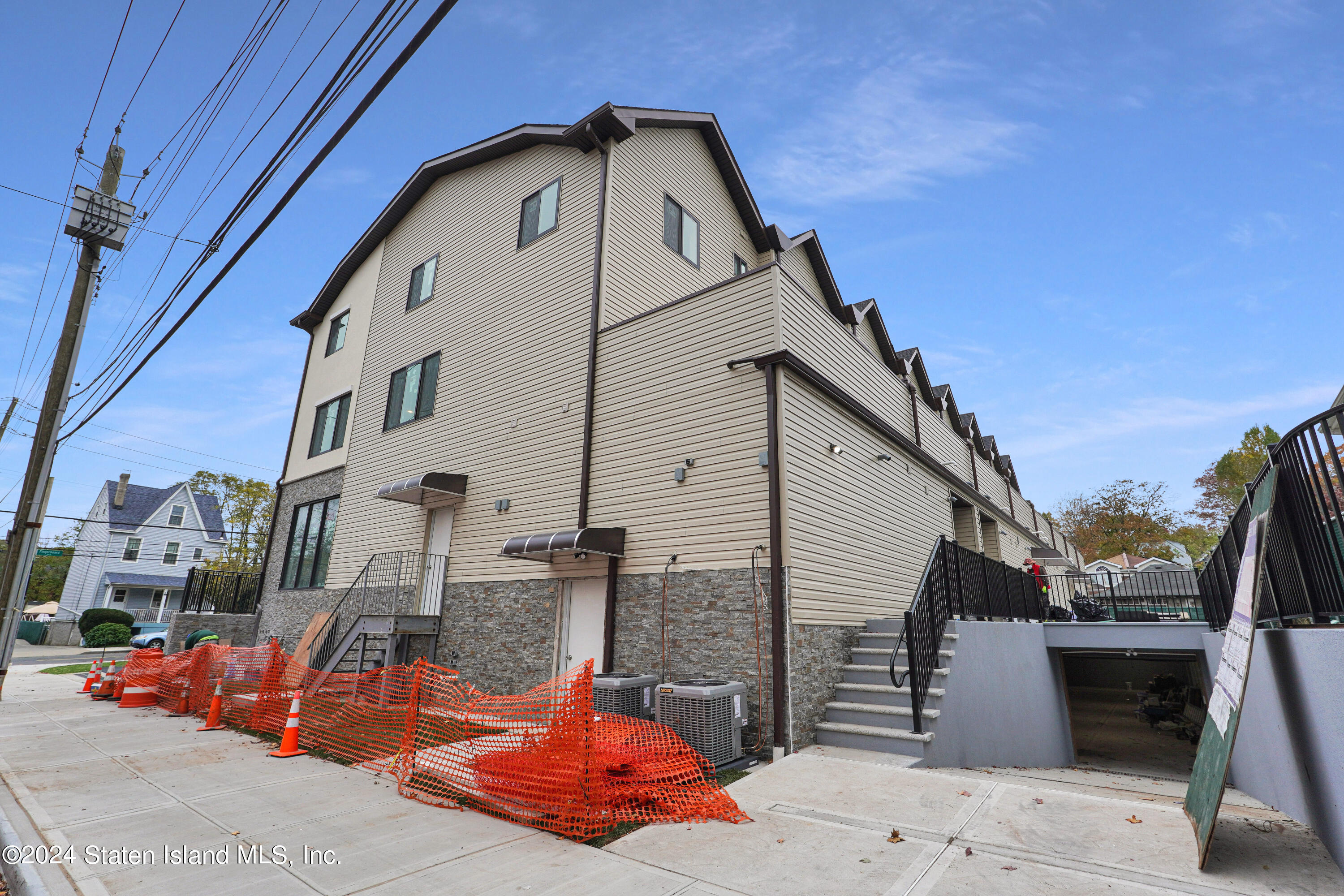 105 Fingerboard Road Staten Island, NY 10305 - Photo 16 of 44 (16)