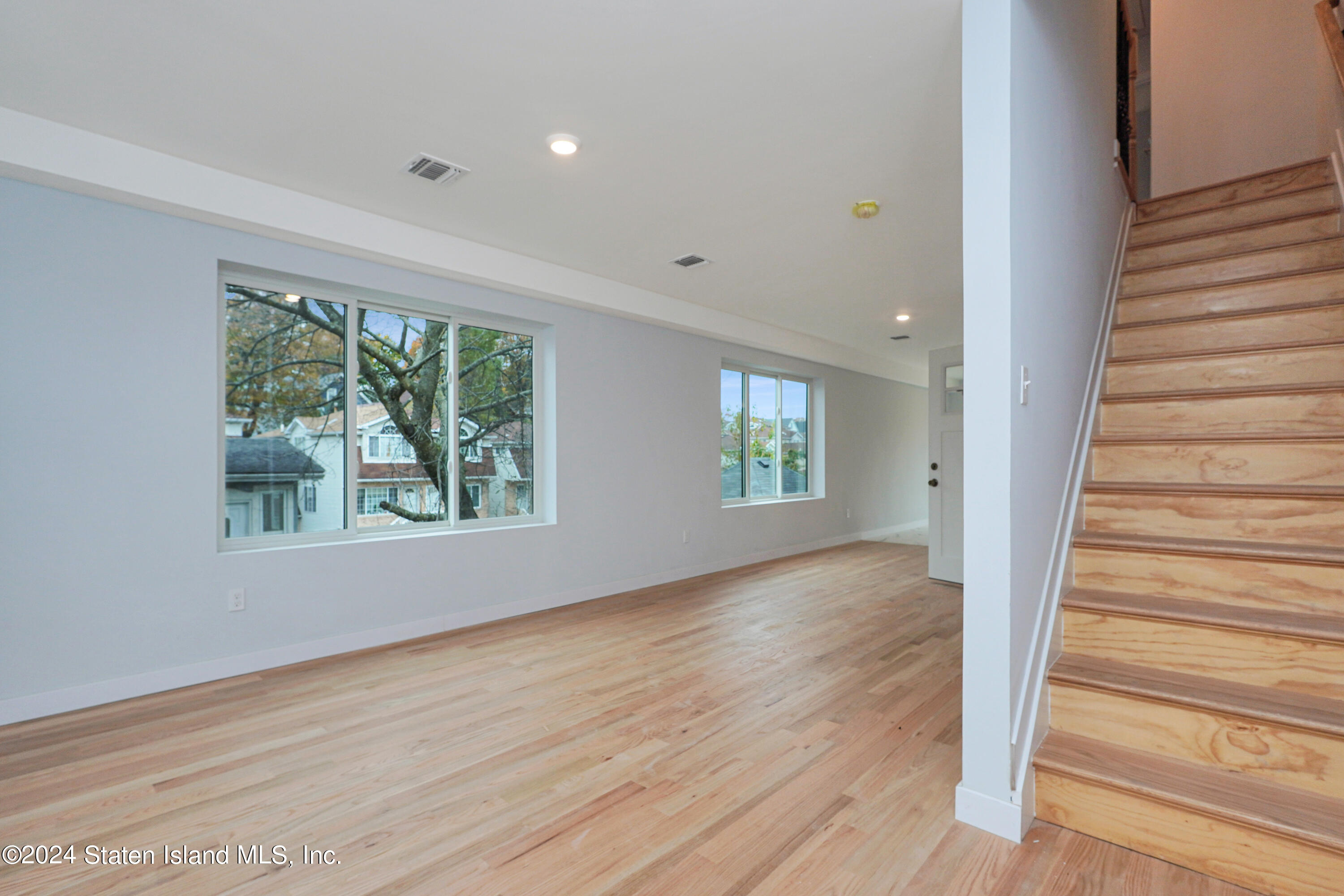 105 Fingerboard Road Staten Island, NY 10305 - Photo 19 of 44 (19)