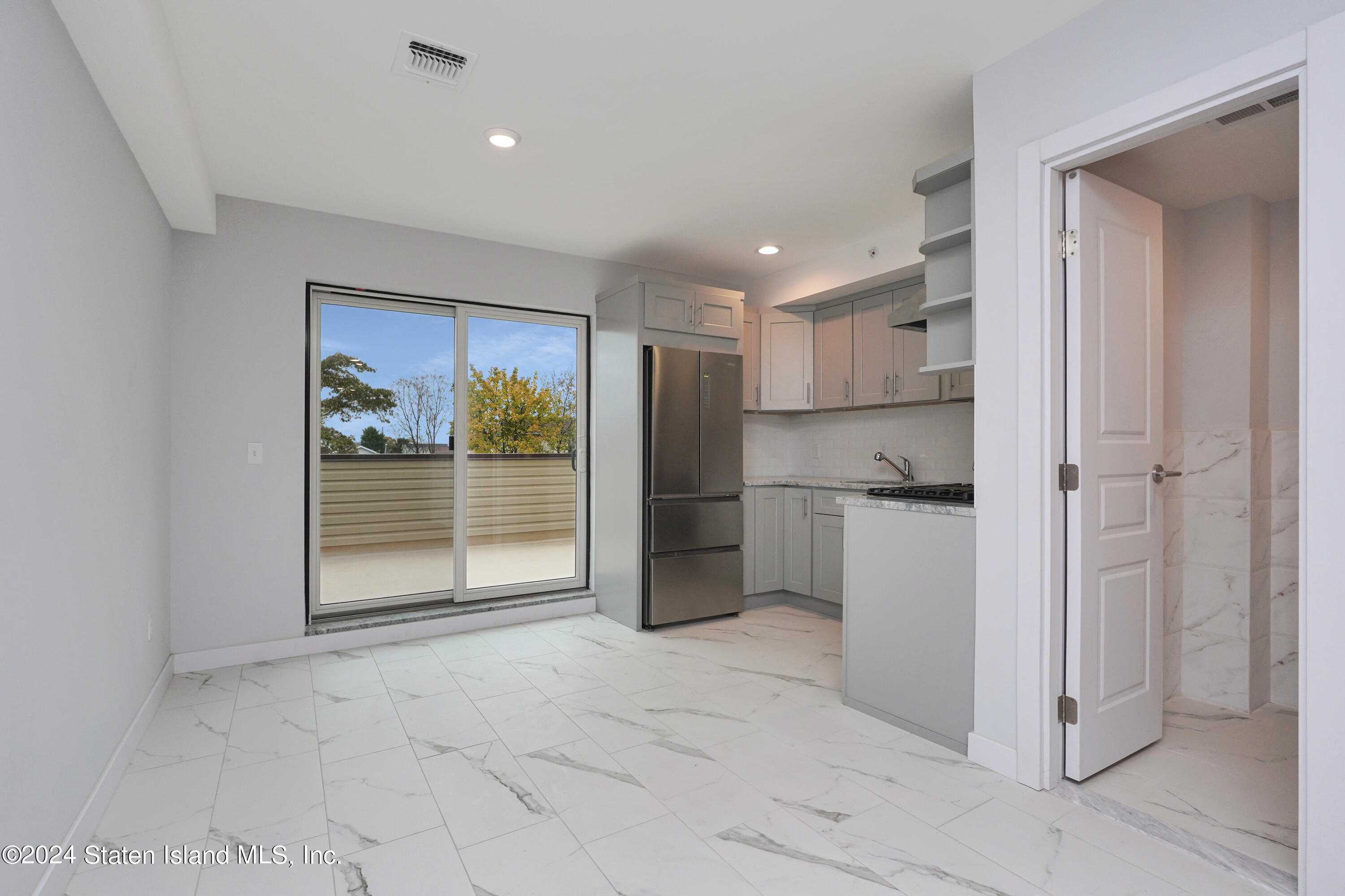 105 Fingerboard Road Staten Island, NY 10305 - Photo 22 of 44 (22)