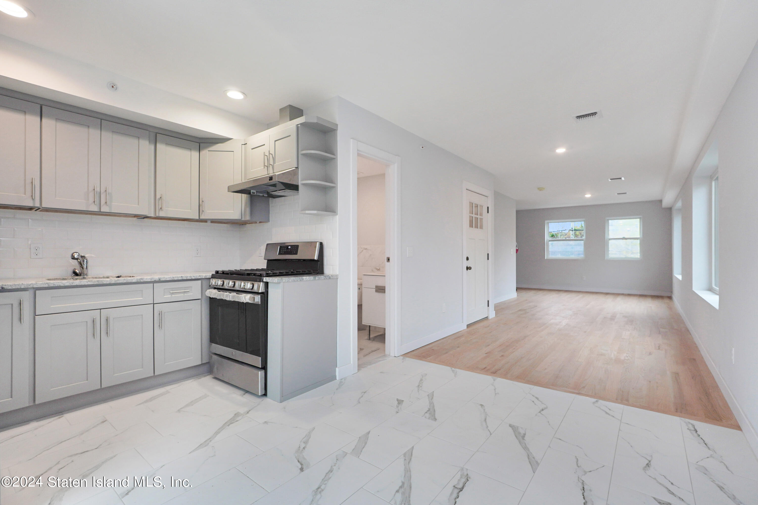 105 Fingerboard Road Staten Island, NY 10305 - Photo 24 of 44 (24)
