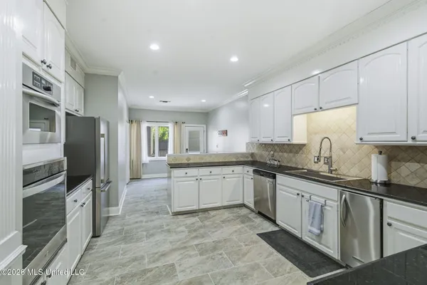 $339,999 | 1540 Lakeside Drive, Jackson, MS 39216