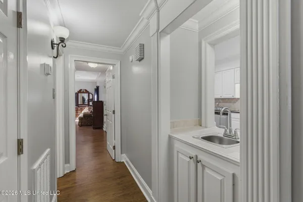 $339,999 | 1540 Lakeside Drive, Jackson, MS 39216