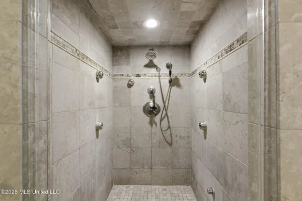 $339,999 | 1540 Lakeside Drive, Jackson, MS 39216