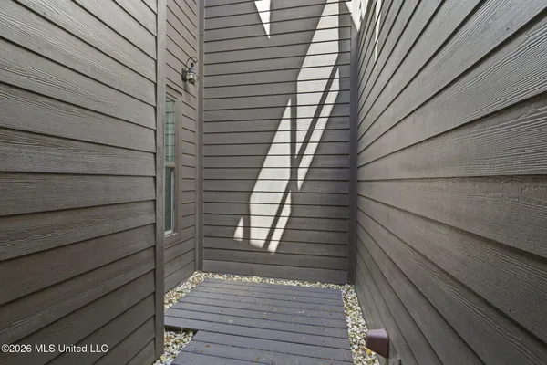 $339,999 | 1540 Lakeside Drive, Jackson, MS 39216