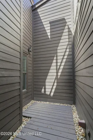 $339,999 | 1540 Lakeside Drive, Jackson, MS 39216