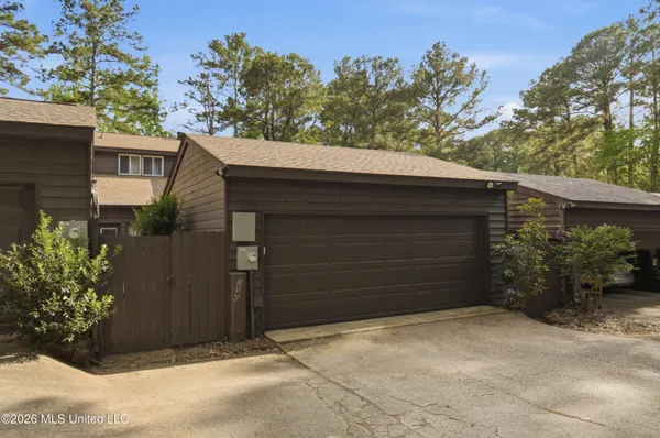 $329,000 | 1540 Lakeside Drive, Jackson, MS 39216