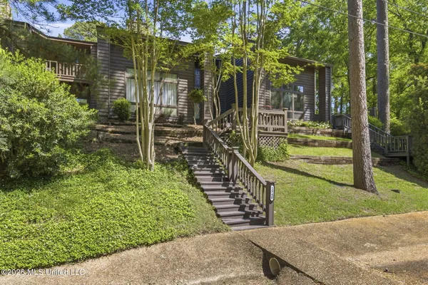 $339,999 | 1540 Lakeside Drive, Jackson, MS 39216