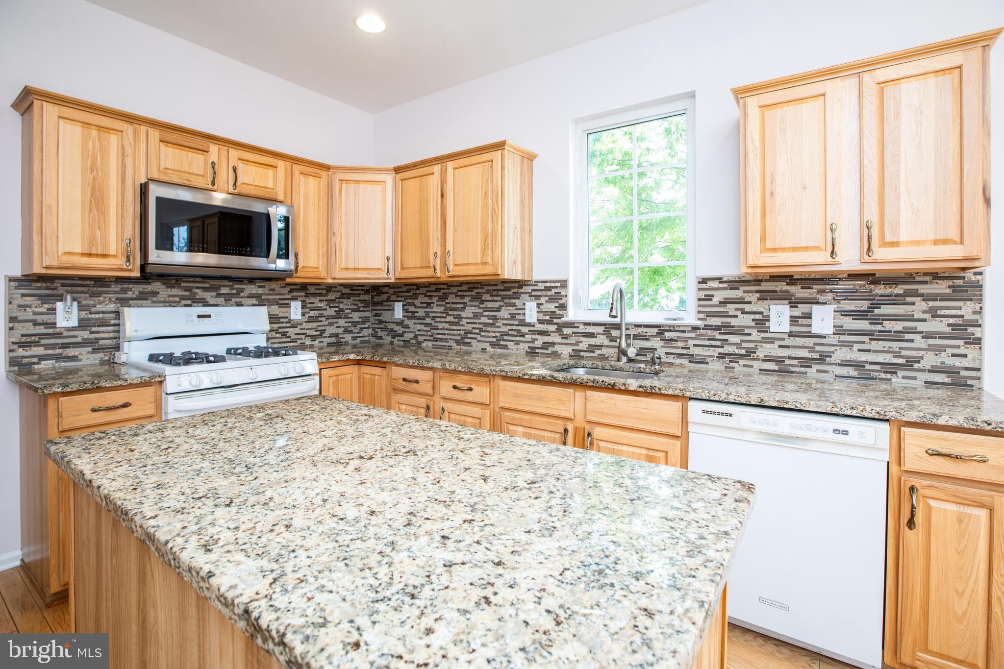 97 Hummingbird Drive Hamilton, NJ 08690 - Photo 10 of 28