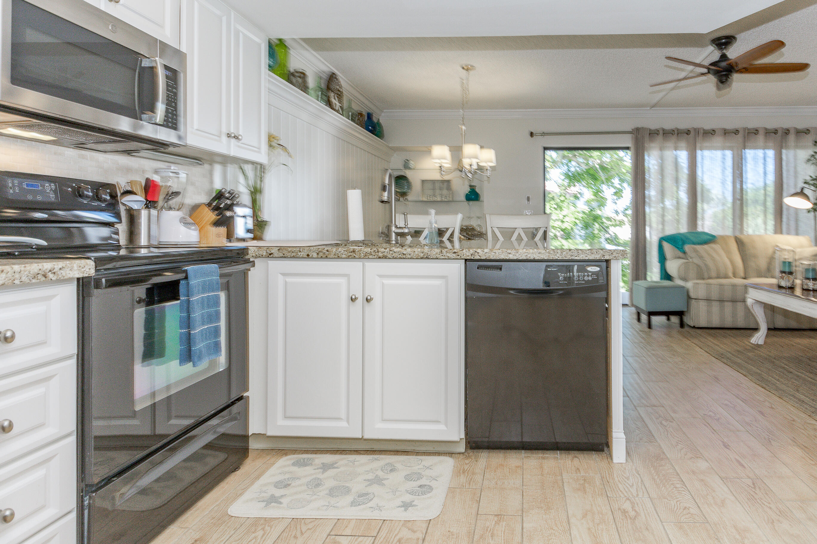 1605 Highway 1, Unit B305 Jupiter, FL 33477 - Photo 14 of 31 Kitchen