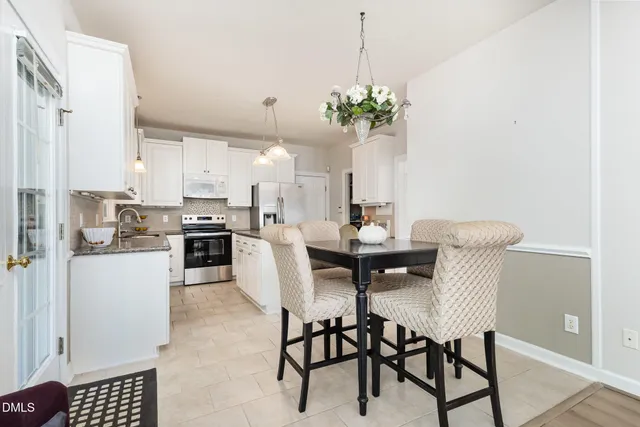 a view of an entryway with a livingroom