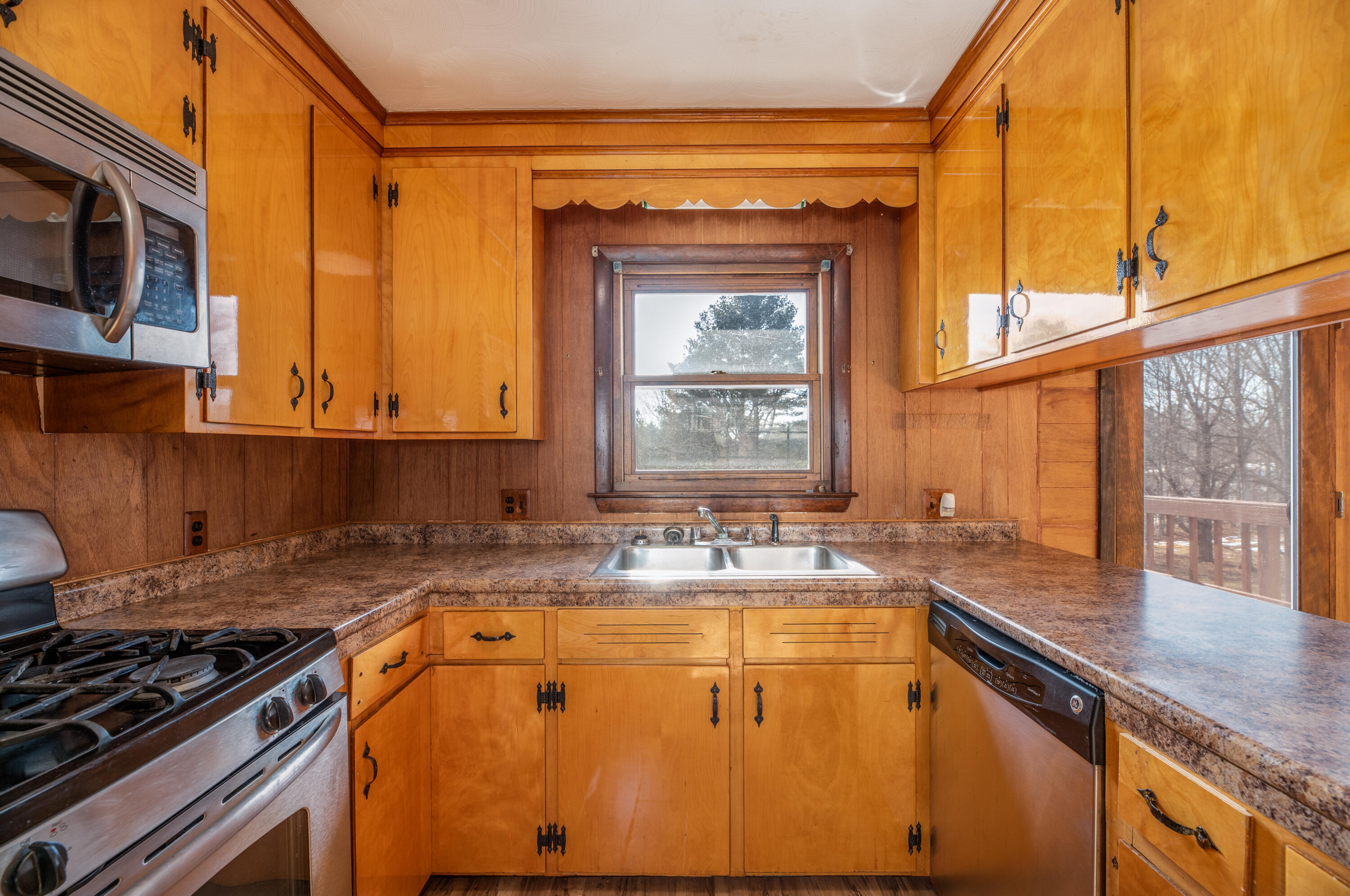 377 Hallowell Road Augusta, ME 04330 - Photo 14 of 37 Interior3