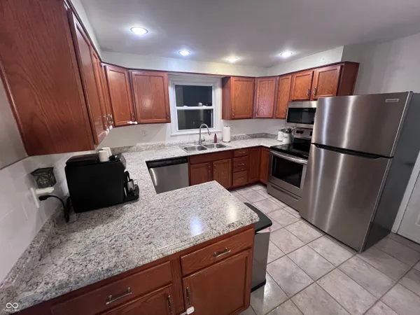 $2,100 | 1147 Darby Lane, Indianapolis, IN 46260