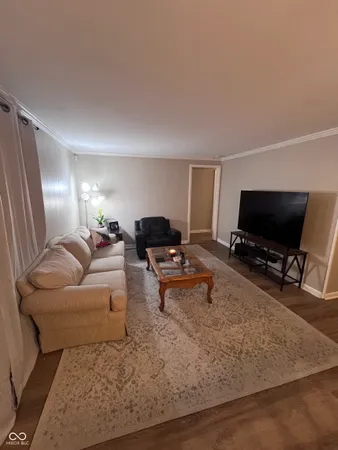 $2,100 | 1147 Darby Lane, Indianapolis, IN 46260