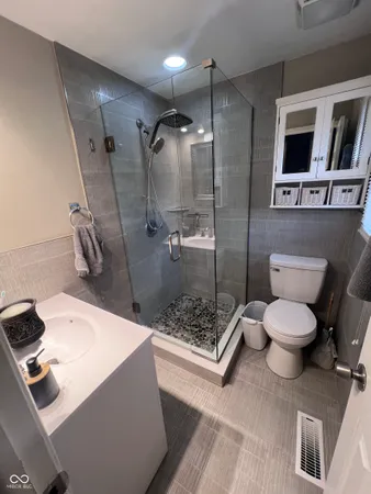 $2,100 | 1147 Darby Lane, Indianapolis, IN 46260