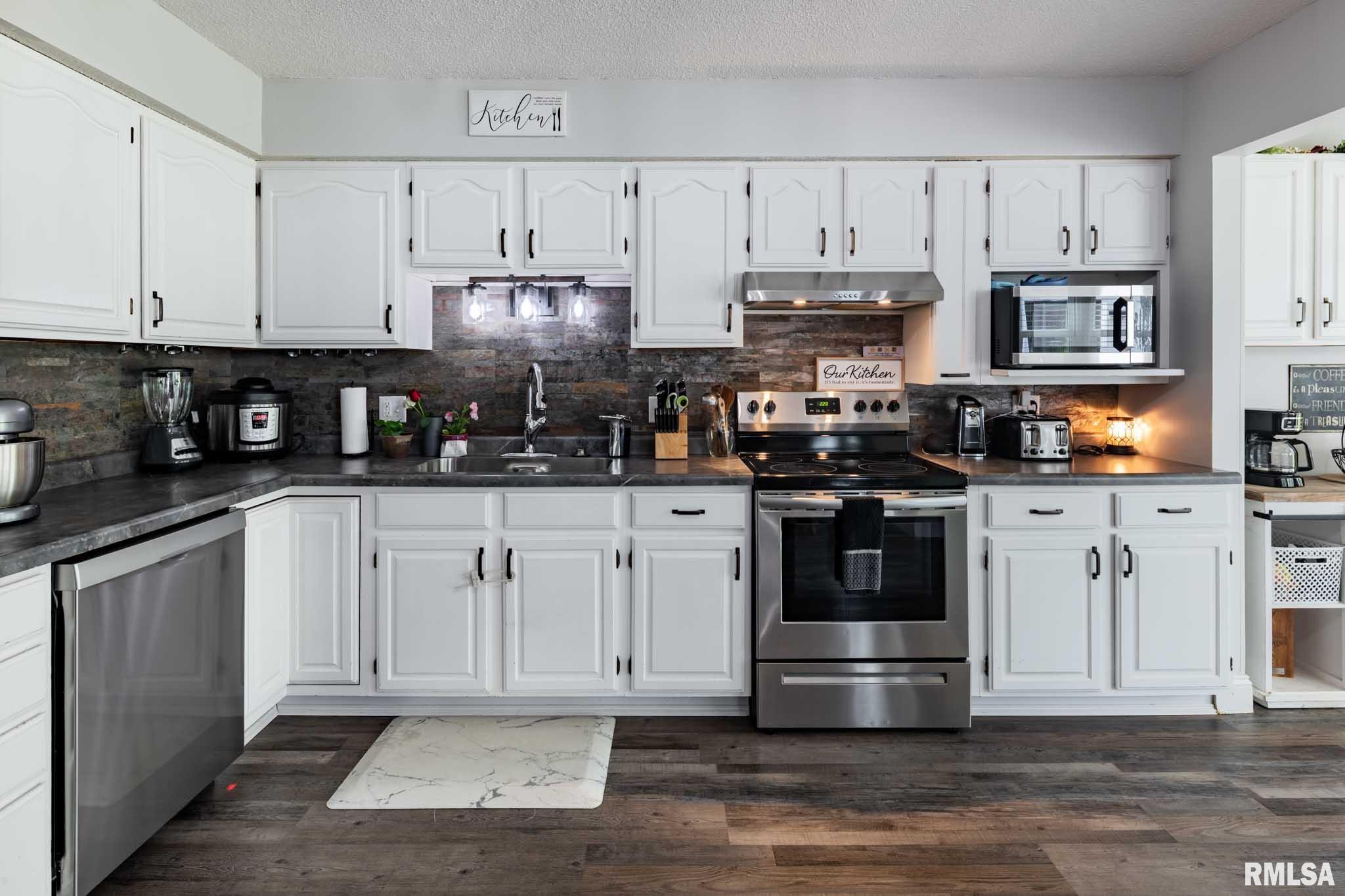 6443 Roberts Road Marion, IL 62959 - Photo 10 of 40 Gallery Image 10