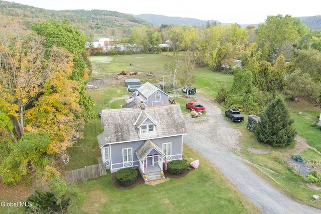 $299,900 | 4982 Highway 7, Hoosick, NY 12089