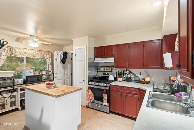 $299,900 | 4982 Highway 7, Hoosick, NY 12089