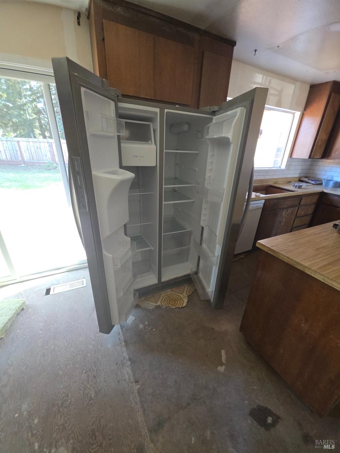 6375 San Benito Way Rohnert Park, CA 94928 - Photo 17 of 24 a view of empty room with window