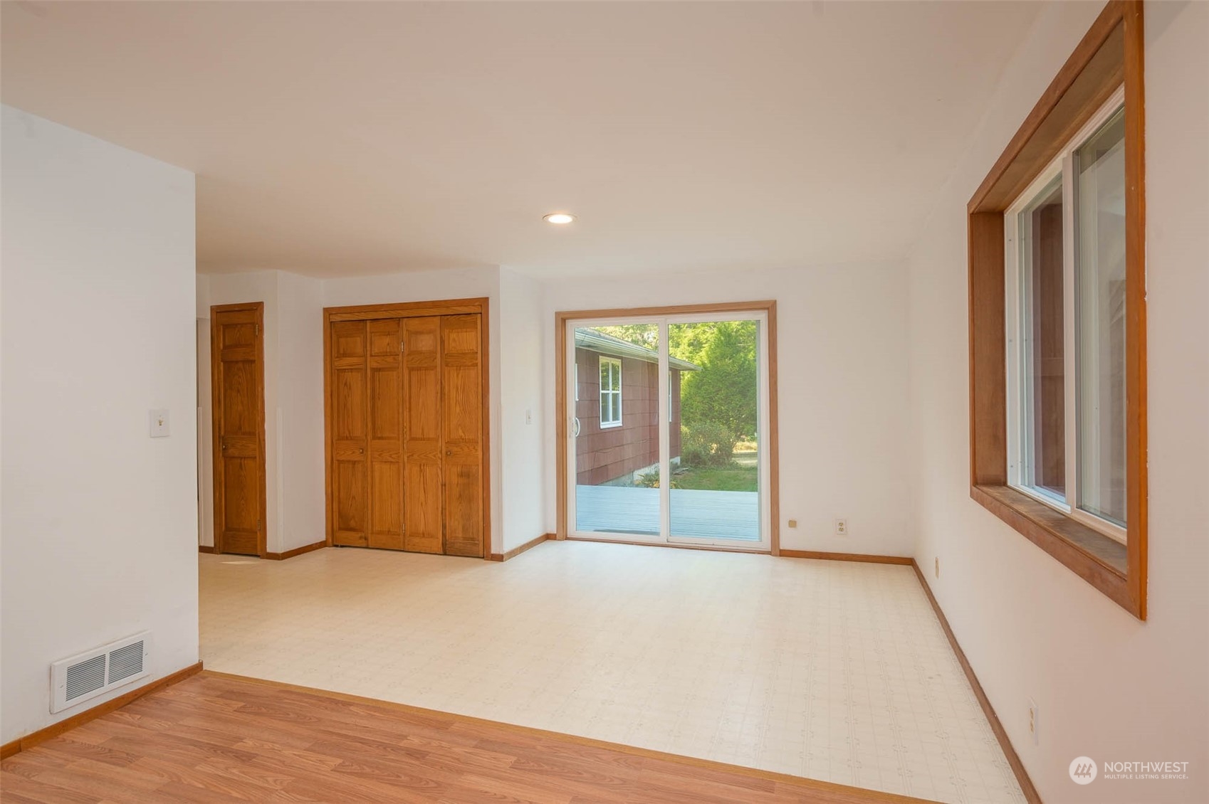 10530 Southwest Cove Road Vashon, WA 98070 - Photo 16 of 34 an empty room with windows