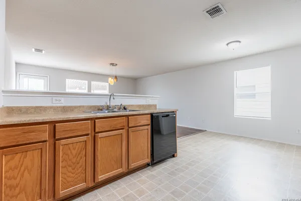 $1,850 | 125 Creek Run, Cibolo, TX 78108